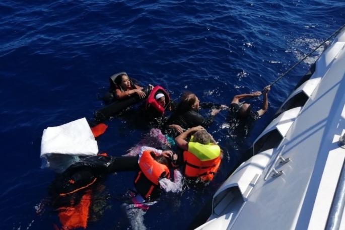 Yunanlıların ölüme terk ettiği 73 düzensiz göçmen kurtarıldı, 6'sı hayatını kaybetti