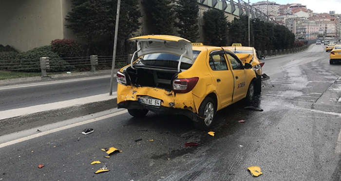 Zincirleme kaza!Genç sürücü şoka girdi