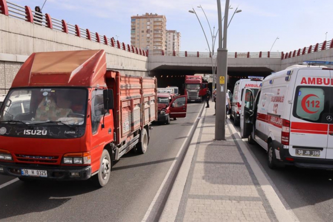 Zincirleme trafik kazası: 2 yaralı